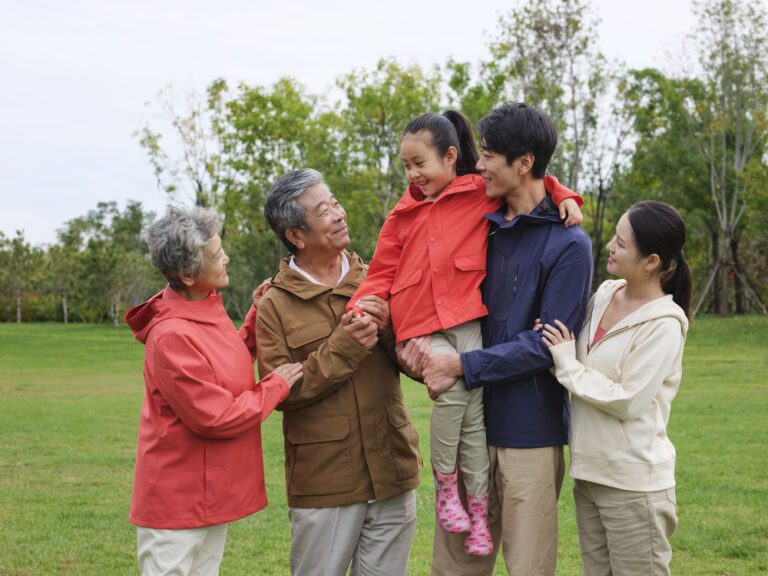 Family Bonds: Mastering Multigenerational Travel